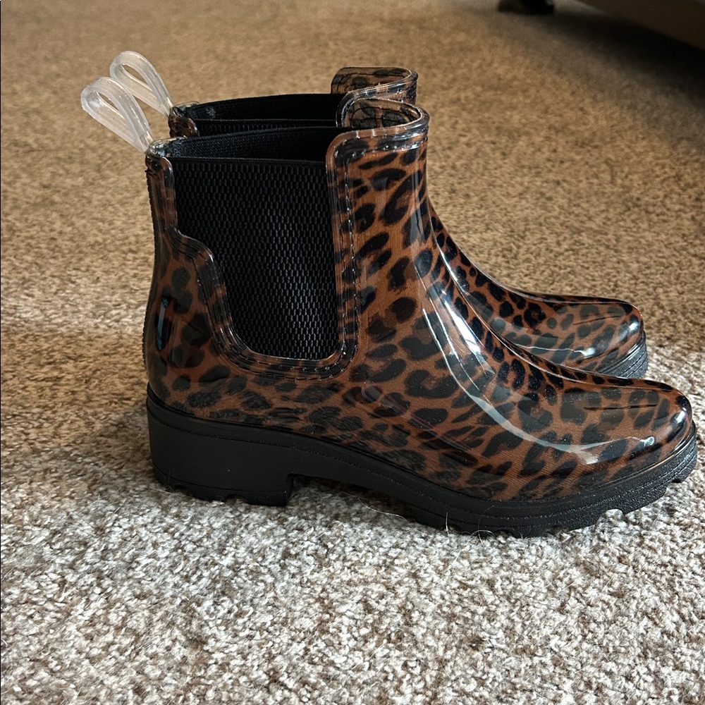 London Fog Leopard Print Rain Boots